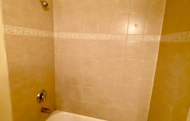 For Rent: Charming Residence on Roland Ave – Your Ideal Home Awaits!