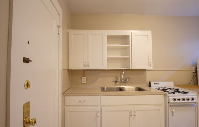 Studio, 1 bath, $1,115, Unit 03