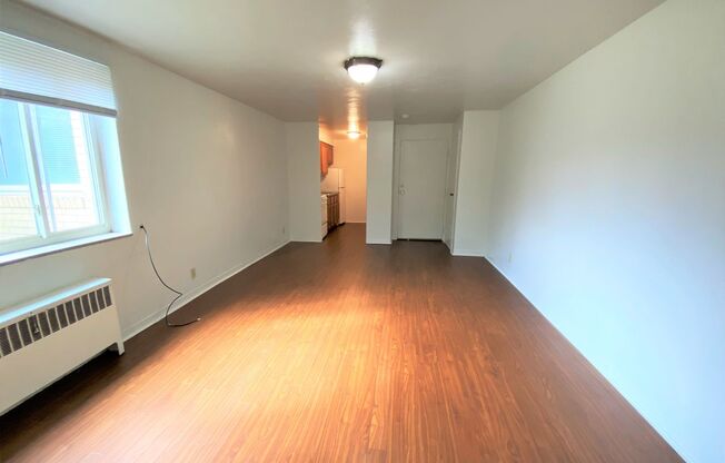 Studio, 1 bath, $950, Unit 3
