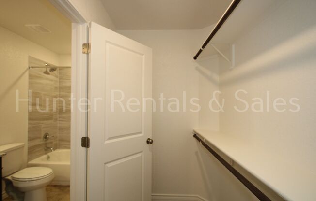 3 beds, 2 baths, $1,475, Unit Unit B