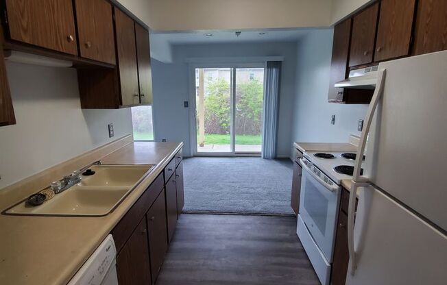 2 beds, 1 bath, 956 sqft, $1,050, Unit 3713-2A