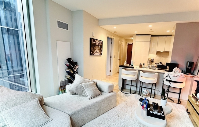 1 bed, 1 bath, 646 sqft, $5,300, Unit 1719
