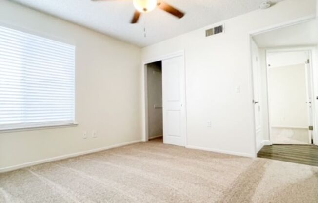 3 beds, 2 baths, 1,211 sqft, $2,090, Unit 1690-121