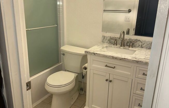 Remodelled Duplex With Lincoln Schools