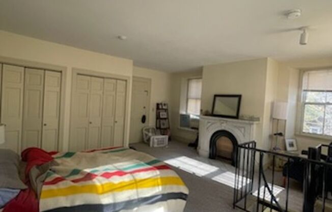 1 bed, 1 bath, $1,620, Unit 10 Washington - Unit 2