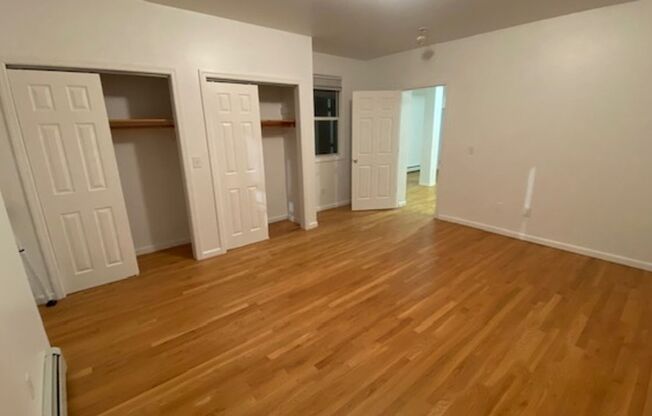 1 bed, 1 bath, 700 sqft, $1,900