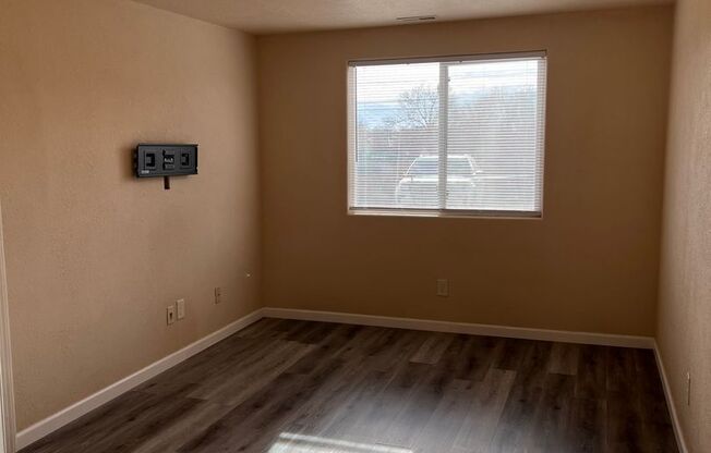 3 beds, 1 bath, $1,450