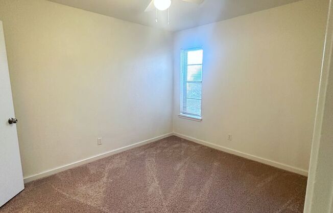 2 beds, 1 bath, 950 sqft, $950, Unit 1D