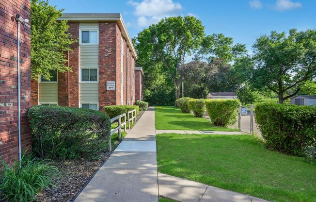 Lucia Lane Apts