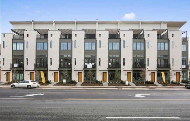 3 Bedroom Townhome in Uptown!