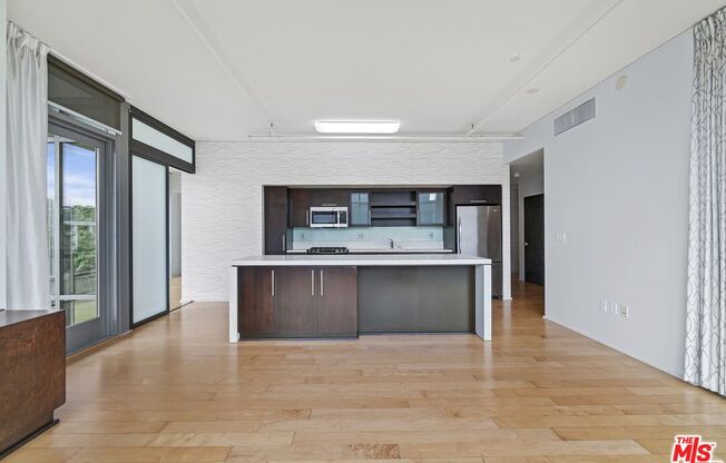 1 bed, 2 baths, 1,110 sqft, $4,000, Unit 815