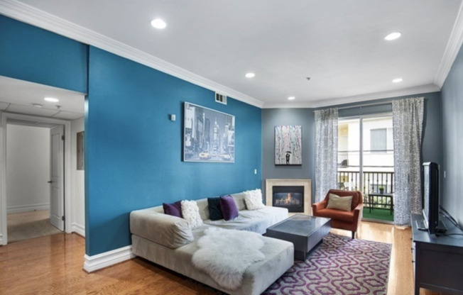 850 N Hudson Ave Apt 205