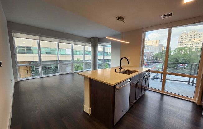 1 bed, 1 bath, 808 sqft, $2,295, Unit #400