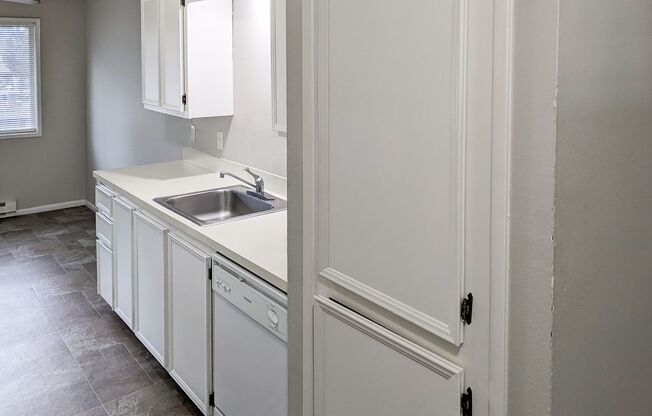 1 bed, 1 bath, 648 sqft, $1,095, Unit 09