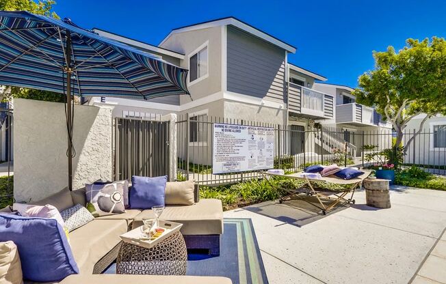 Newport Seacrest Apartments Lifestyle - Outdoor Lounge Area