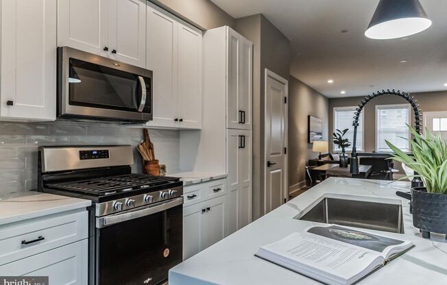 Huge 4 bed 3 bath home in point breeze. MODERN, PATIO, ROOF DECK