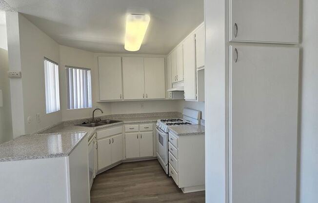 1 bed, 1 bath, 691 sqft, $2,000, Unit 476R