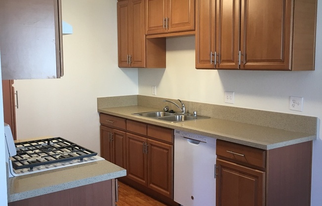 2 beds, 2 baths, 950 sqft, $2,800, Unit 602