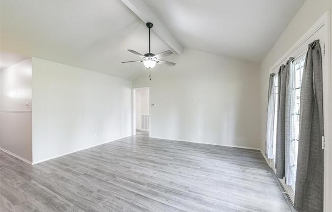 5514 VICKITA DR