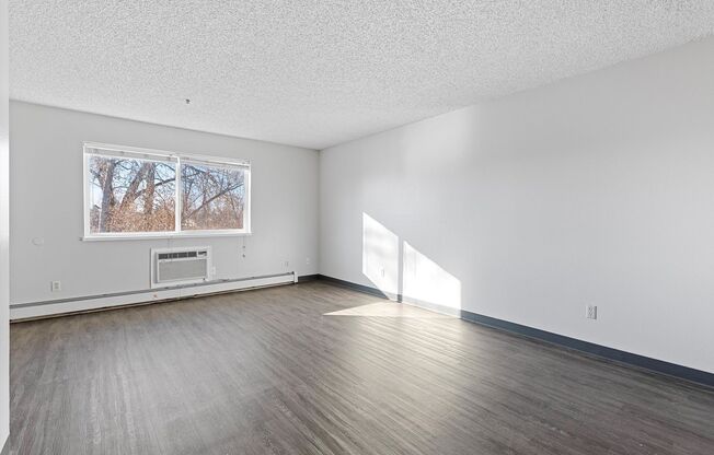2 beds, 1 bath, 888 sqft, $1,680, Unit 233