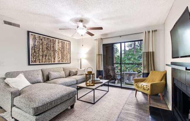 Living Room Interior at Timberwalk at Mandarin Apartment Homes, Jacksonville