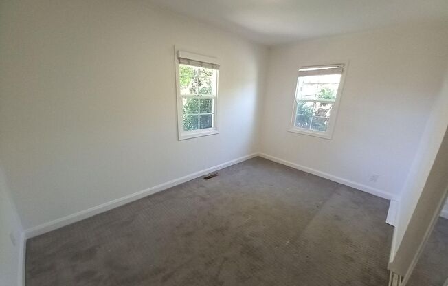 2 beds, 1 bath, 700 sqft, $3,495