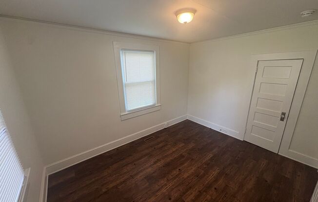 Beautiful 2 Bedroom 1 Bathroom Home with Spacious Living and Backyard