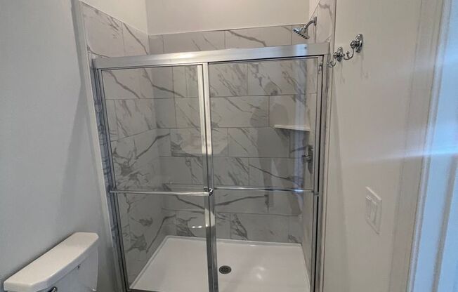 1 bed, 1 bath, 859 sqft, $1,600, Unit B102