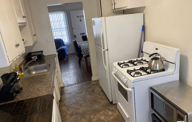 1 bed, 1 bath, 650 sqft, $2,200, Unit 4021 1/2