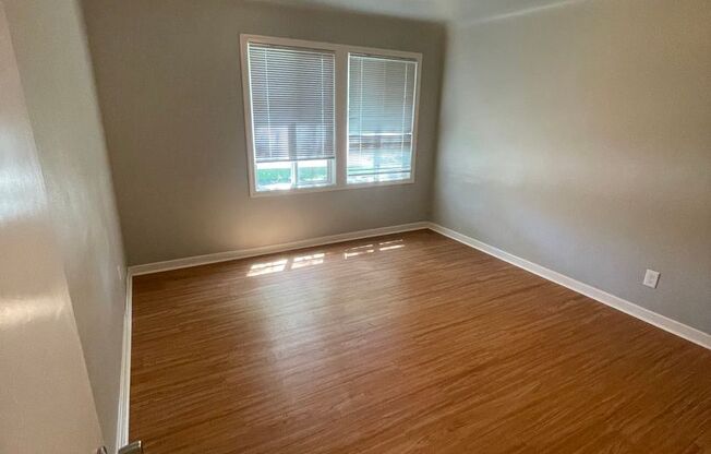 2 beds, 1 bath, 800 sqft, $1,495