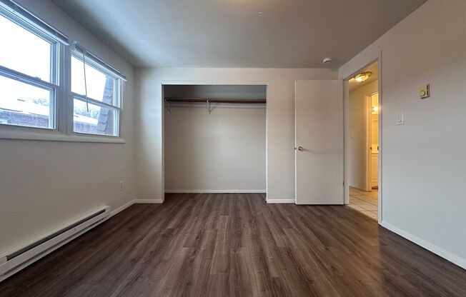 2 beds, 1 bath, $895, Unit 7