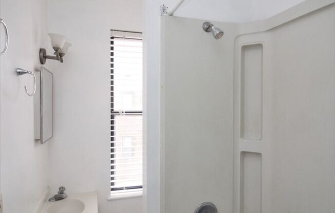 Studio, 1 bath, $900