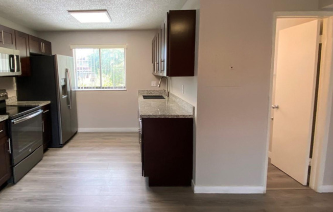 2710 W 60th Pl