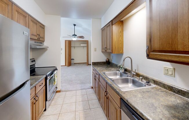 2 beds, 1 bath, 965 sqft, $1,565, Unit 7722CG