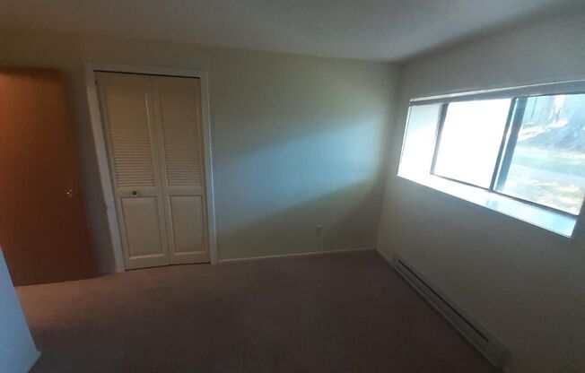 2 beds, 1 bath, 805 sqft, $1,800, Unit 3