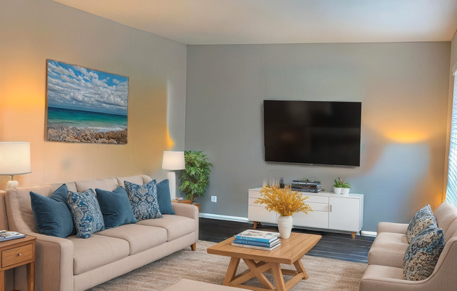 2 beds, 1 bath, 810 sqft, $1,299, Unit 211