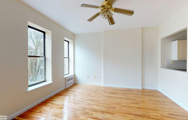 262 W 132 ST