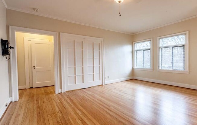 Studio, 1 bath, 425 sqft, $1,275, Unit 212