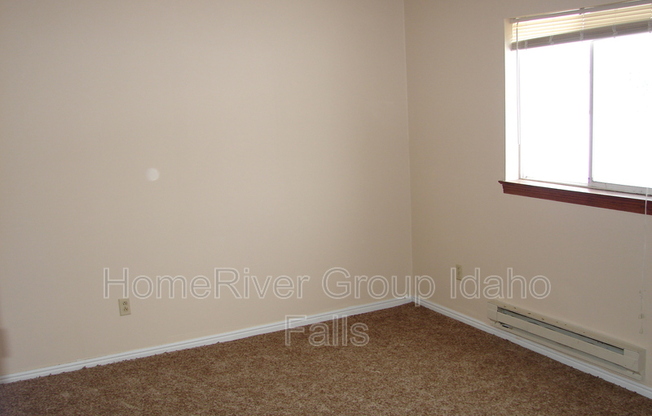 3 beds, 1 bath, 1,100 sqft, $1,150