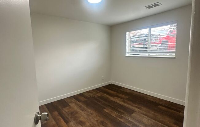 2 beds, 1 bath, 905 sqft, $1,300, Unit 5490-B