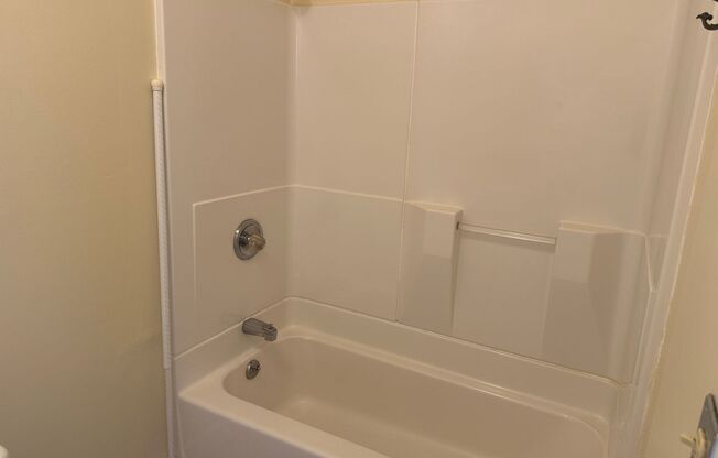 1 bed, 1 bath, 600 sqft, $1,350, Unit 4