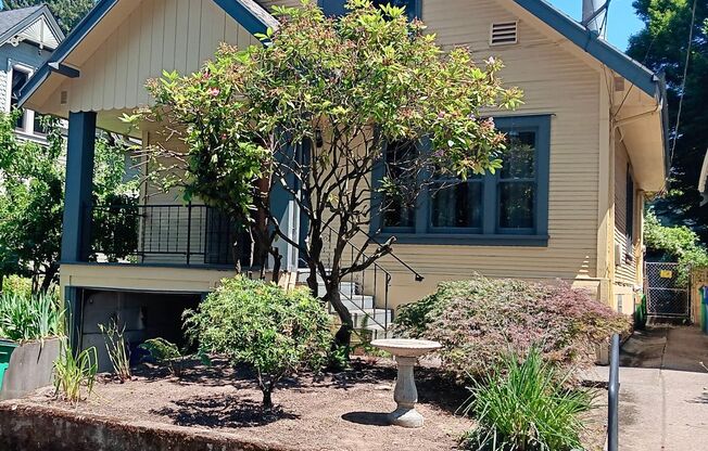 3-Bedroom, 2-Bathroom House with Attached Garage Near Belmont and SE 45th