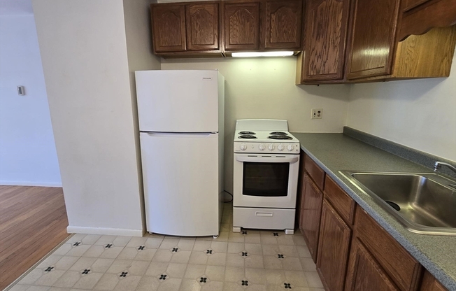 5 Colonial Village 1