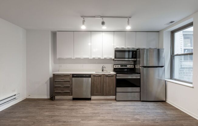 2 beds, 1 bath, $2,275, Unit 207