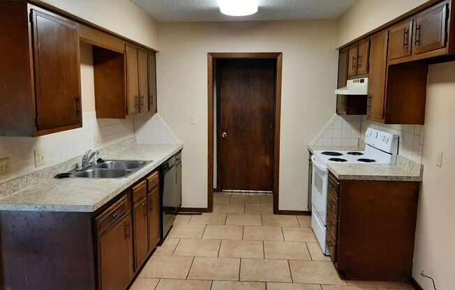 3 beds, 2 baths, $995