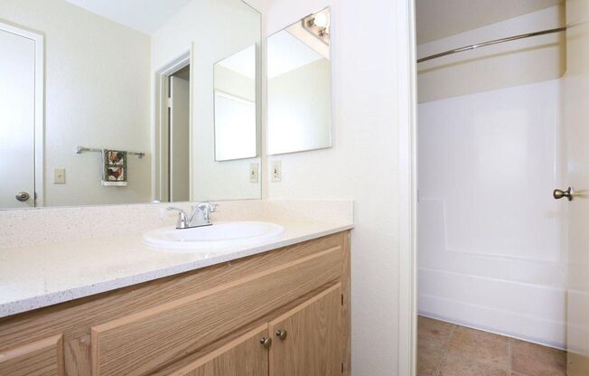 2 beds, 2 baths, 900 sqft, $2,595, Unit 202