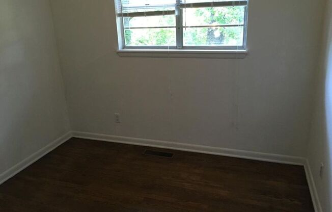 Prime Location Near UofA Campus!! AVAILABLE IN JUNE!
