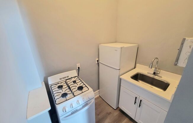 1 bed, 1 bath, 1,000 sqft, $1,095, Unit 104