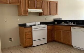 2 beds, 1.5 baths, $1,550, Unit C-09