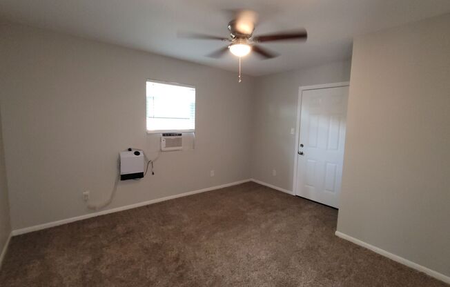 2 beds, 1 bath, 947 sqft, $1,100, Unit Unit 122